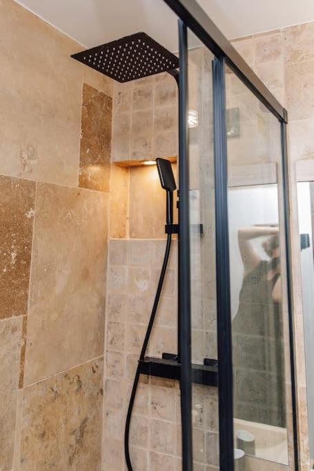 Design Renove/ Berges Du Rhone * Lione